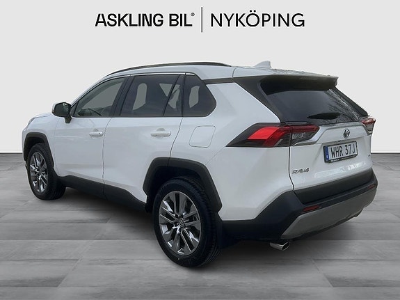 Toyota RAV4 2 of 5