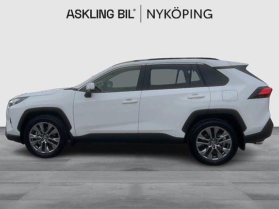 Toyota RAV4 3 of 5