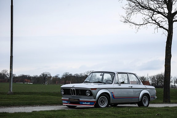 BMW 2002 4 of 5