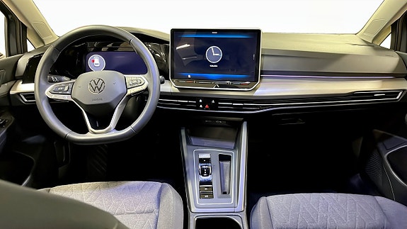 Volkswagen Golf VIII 10 of 14