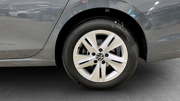 Volkswagen Golf VIII 6 of 14