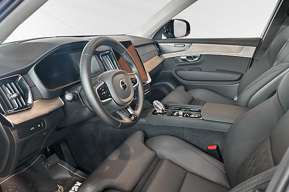 Volvo XC90 7 of 17