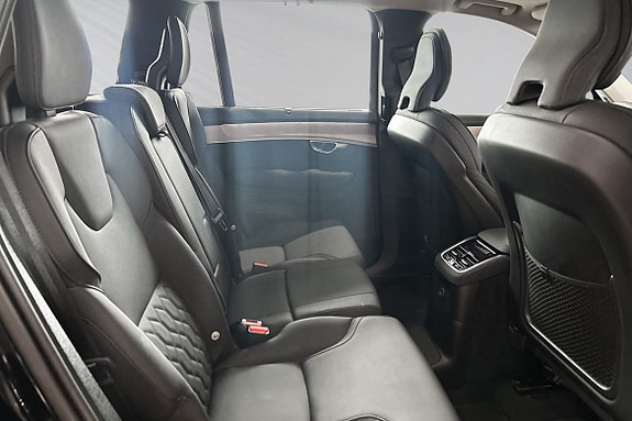 Volvo XC90 11 of 17