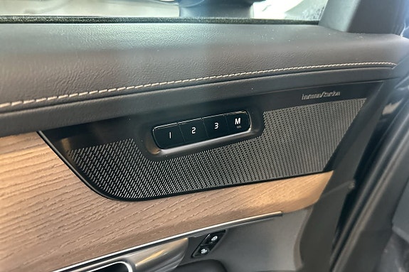 Volvo XC90 13 of 17