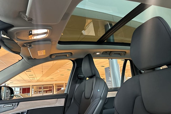 Volvo XC90 12 of 17