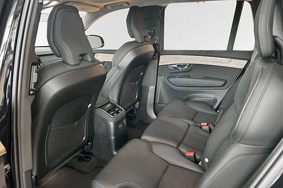 Volvo XC90 8 of 17