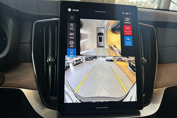Volvo XC90 15 of 17