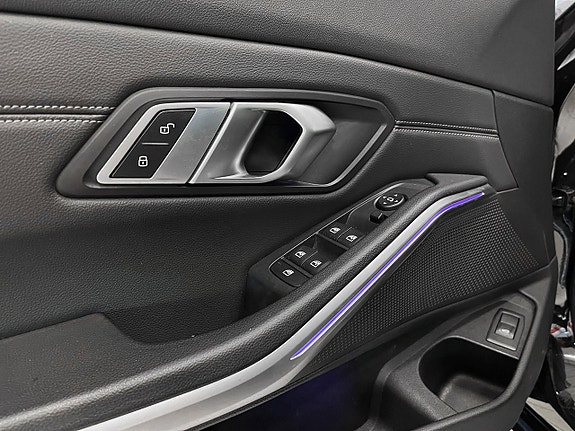 BMW 320d 8 of 30