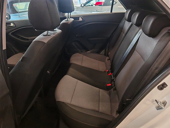 Hyundai i20 10 of 12