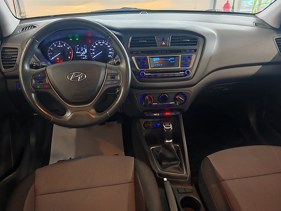 Hyundai i20 8 of 12