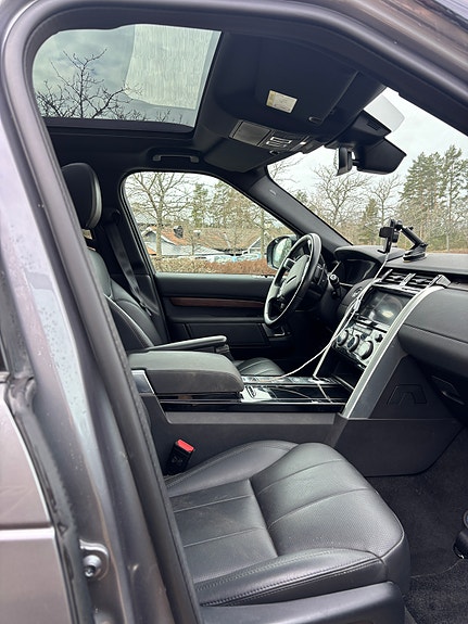 Land Rover Discovery 4 of 5