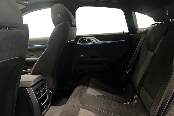 BMW i4 11 of 19