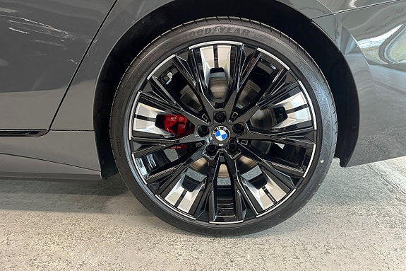 BMW i4 14 of 19