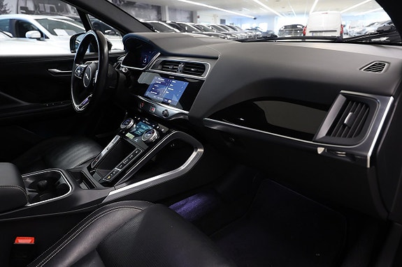 Jaguar I-PACE 18 of 24