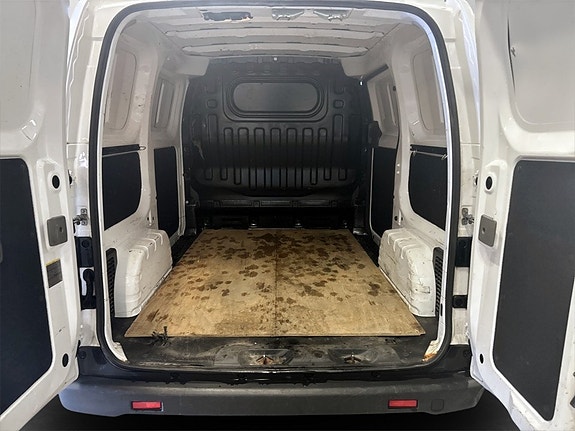 Nissan NV200 16 of 16