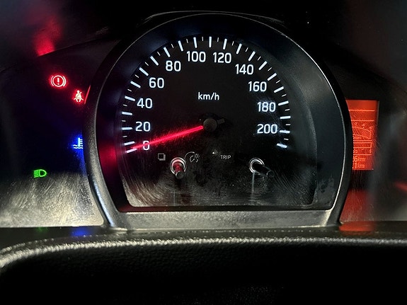 Nissan NV200 10 of 16