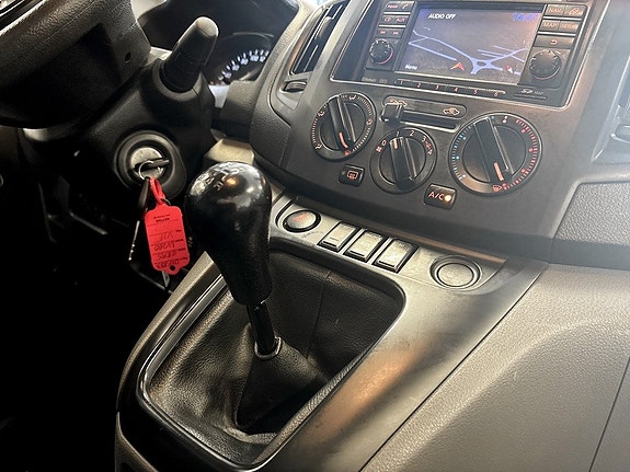 Nissan NV200 13 of 16