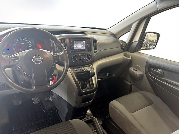 Nissan NV200 8 of 16