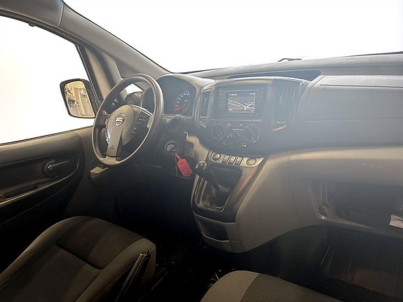 Nissan NV200 14 of 16