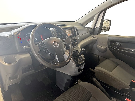 Nissan NV200 6 of 16