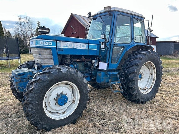 Traktor FORD 8210 4WD