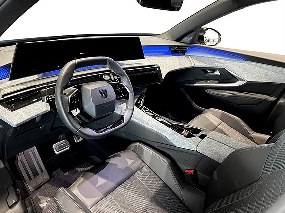 Peugeot e-3008 4 of 5