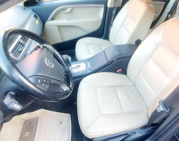 Volvo V70 19 of 23