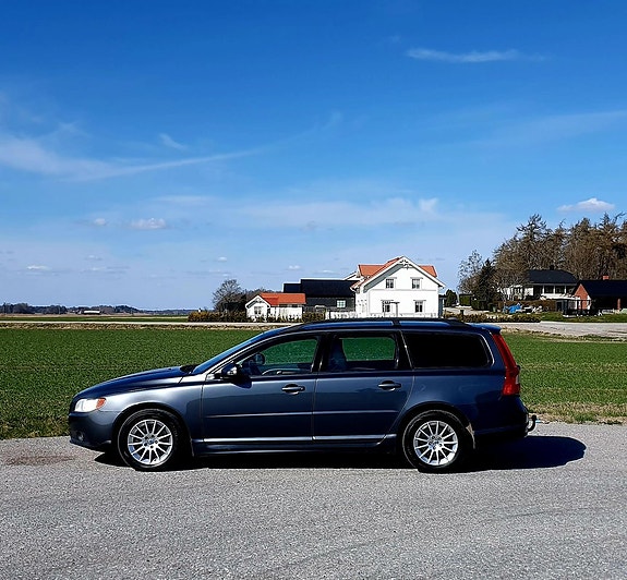 Volvo V70 3 of 23