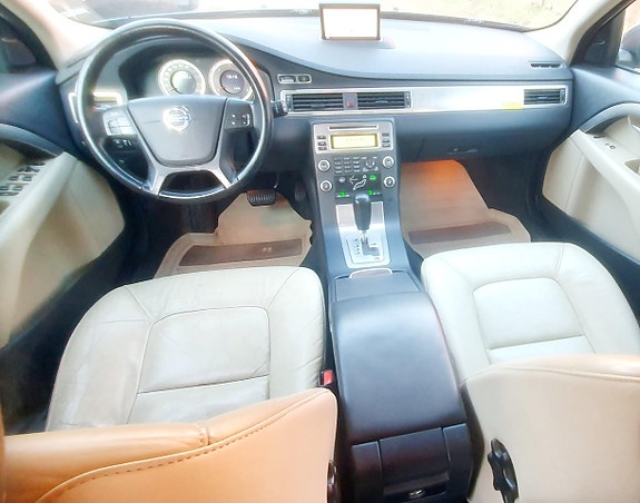 Volvo V70 18 of 23