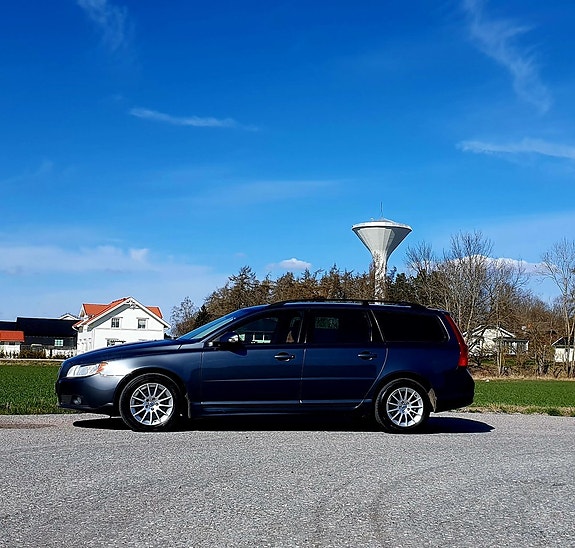 Volvo V70 4 of 23