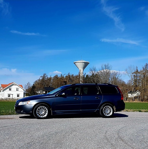 Volvo V70 2 of 23