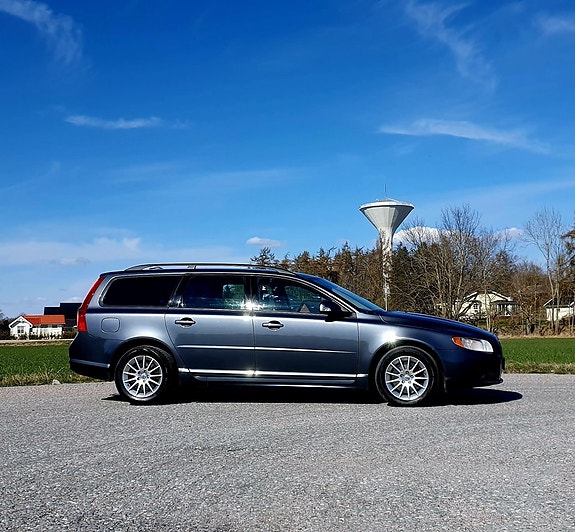 Volvo V70 12 of 23