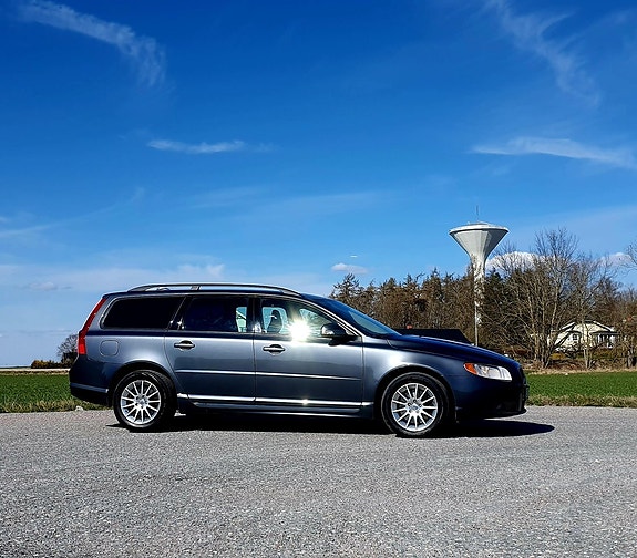 Volvo V70 13 of 23