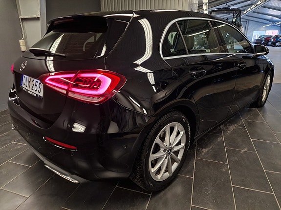 Mercedes-Benz A200 4 of 5