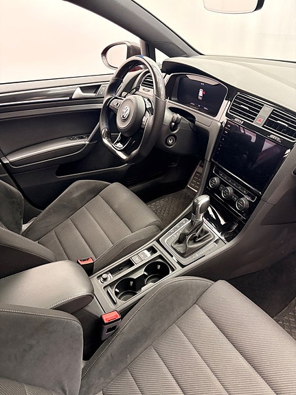Volkswagen Golf VII 4 of 5