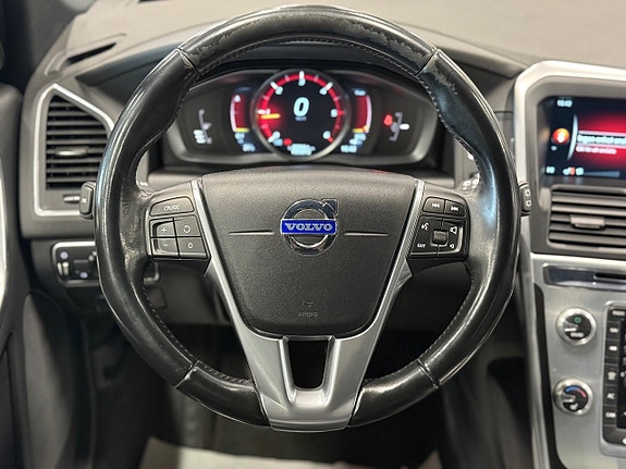 Volvo XC60 10 of 23