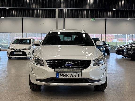 Volvo XC60 2 of 5