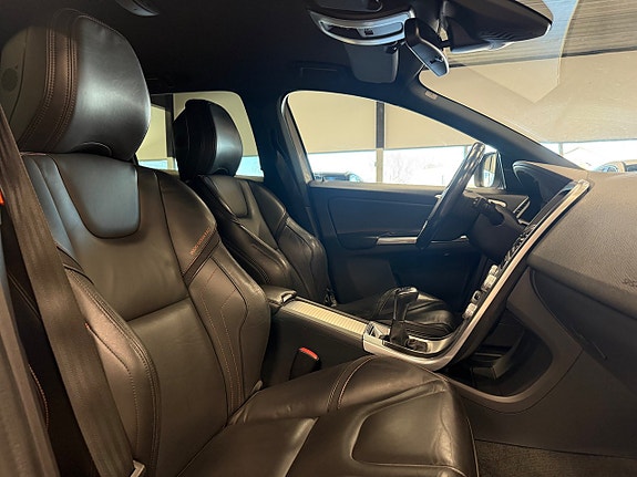 Volvo XC60 14 of 23