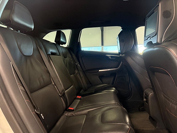 Volvo XC60 15 of 23