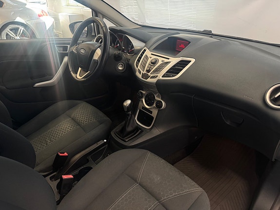 Ford Fiesta 11 of 16