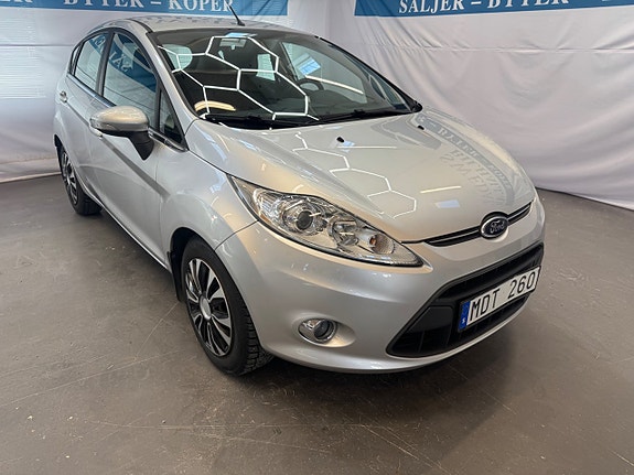 Ford Fiesta 2 of 5