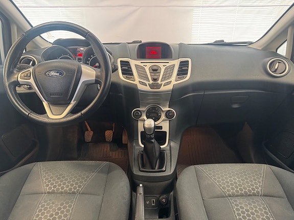 Ford Fiesta 13 of 16