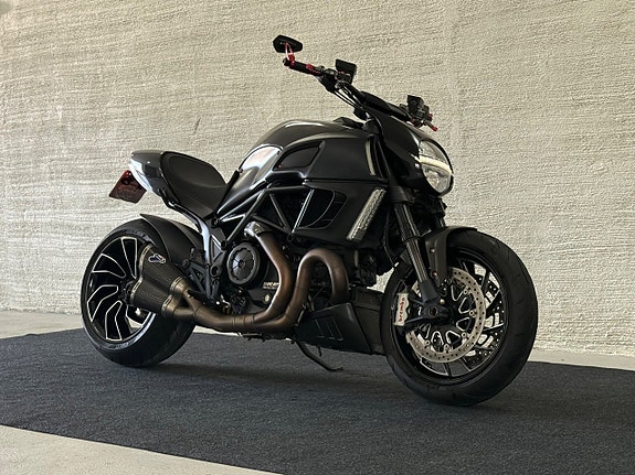 Ducati Diavel 1.2 L-Twin Full Carbon/TERMIGNONI/ 1ÄGARE