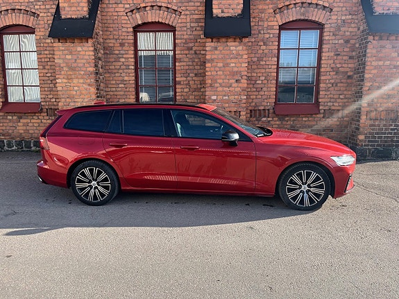 Volvo V60 2 of 7