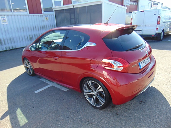 Peugeot 208 4 of 12