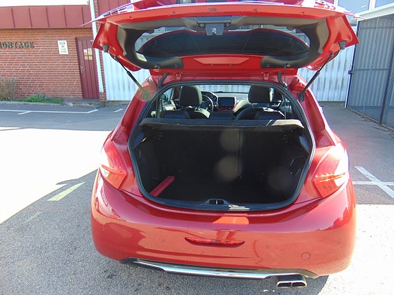 Peugeot 208 12 of 12