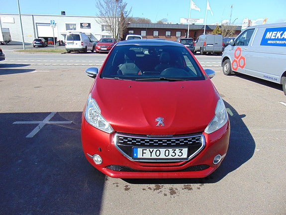 Peugeot 208 3 of 12