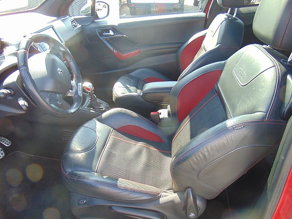 Peugeot 208 7 of 12
