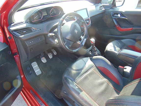 Peugeot 208 6 of 12