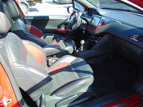Peugeot 208 10 of 12